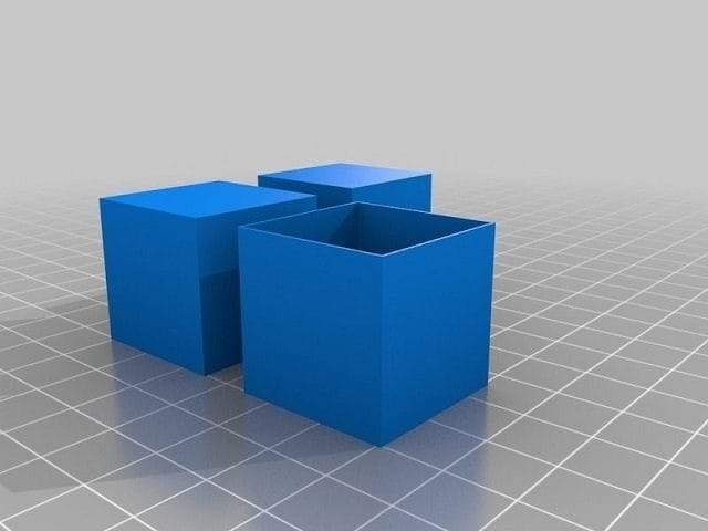 When Should You Calibrate Your 3D Printer? 1 Three blue cubes arranged on a grey grid background.
